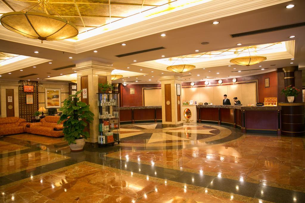 New Pearl River Hotel Гуанджоу Екстериор снимка